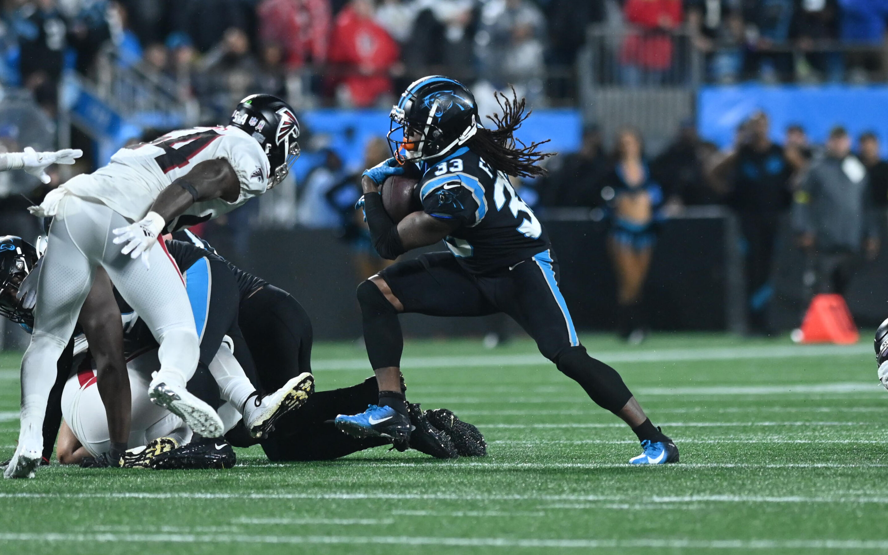 D'Onta Foreman, P.J. Walker leave Panthers, sign with Bears